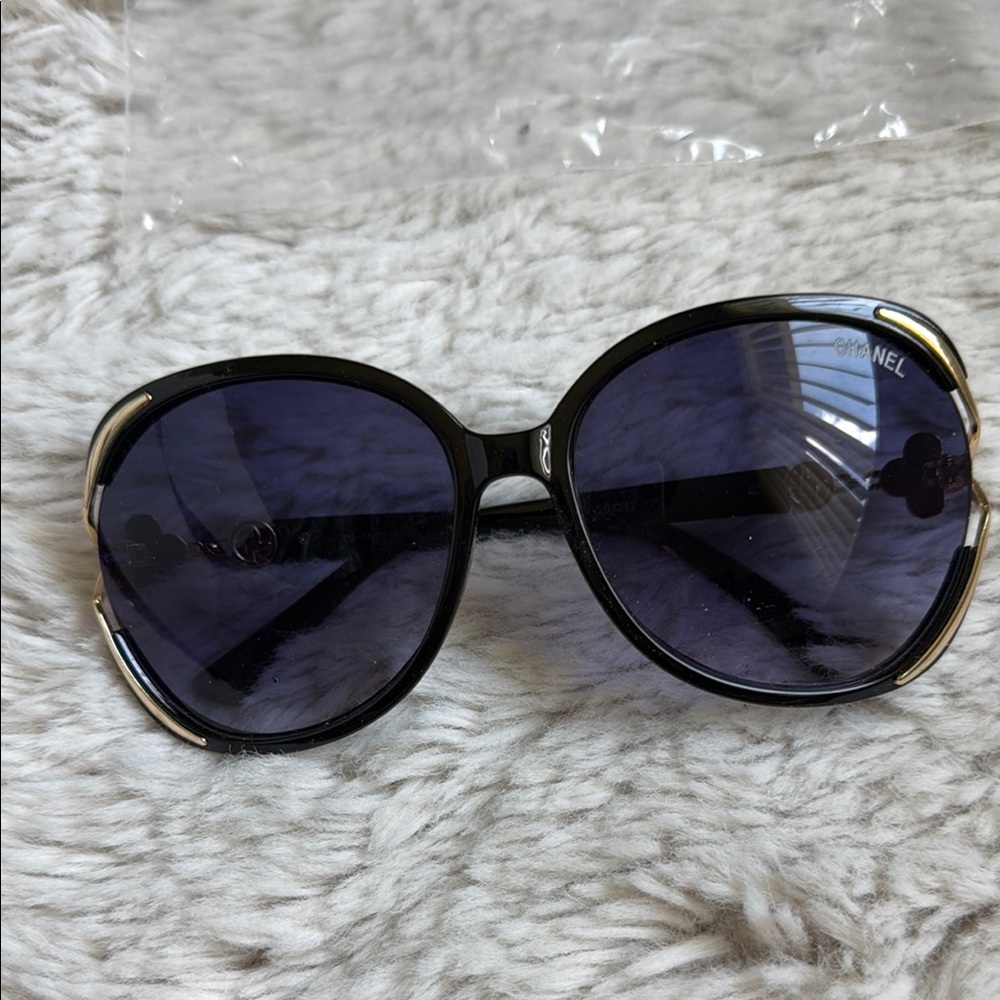 Fashion Black Butterfly Sunglasses with Glossy Finish